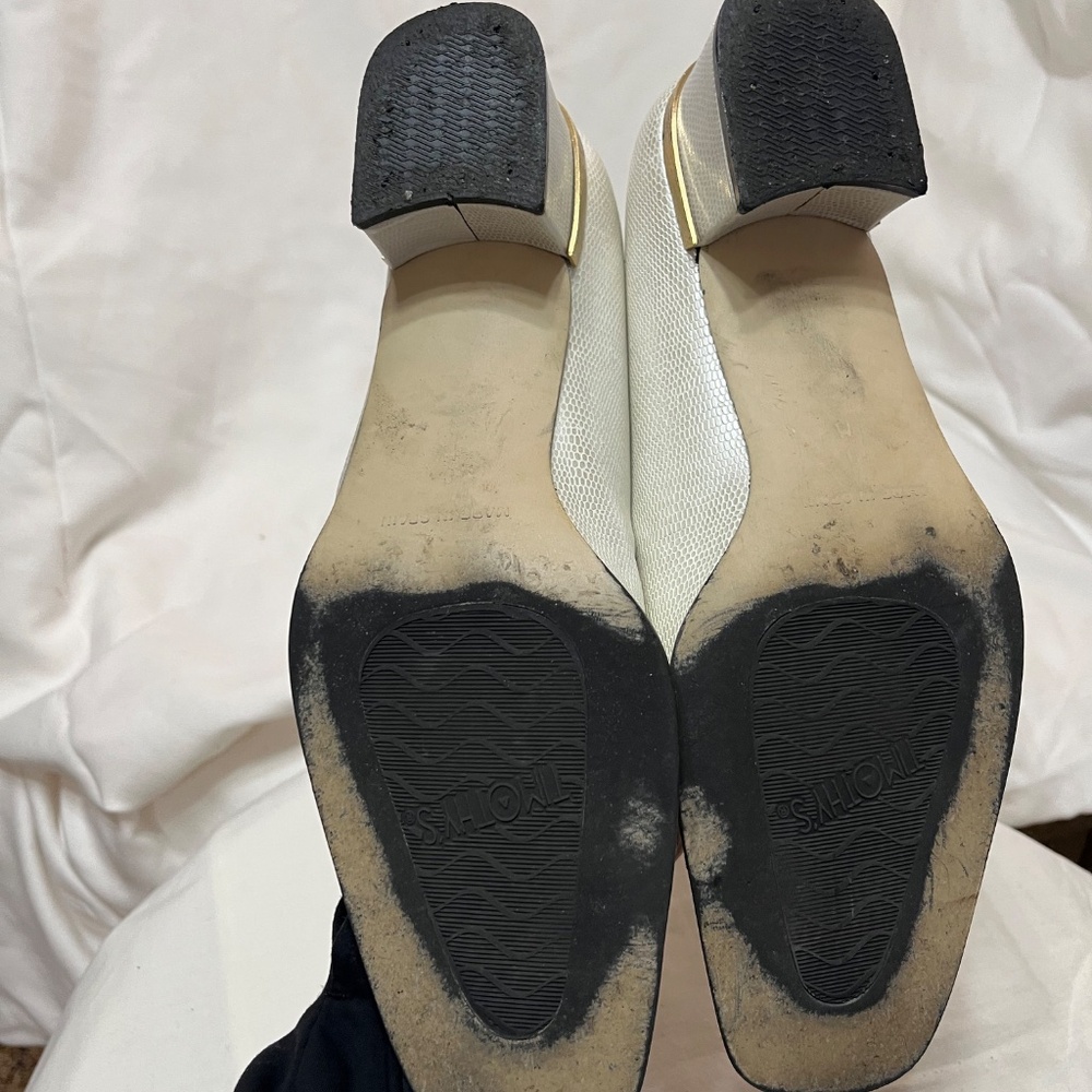 Timothy’s Two Tone Leather Pump - image 3